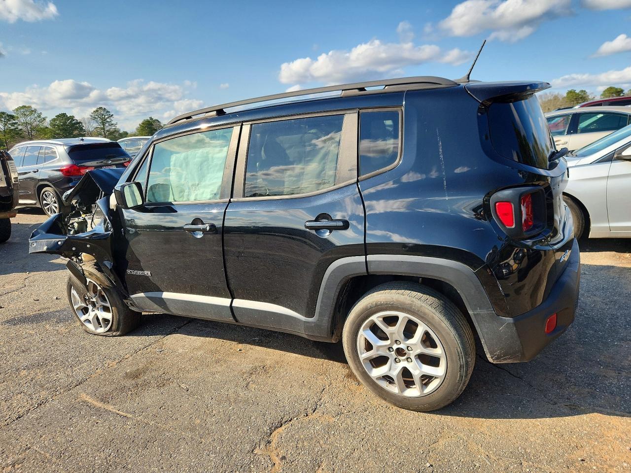2017 Jeep Renegade Latitude - zdjęcie 2