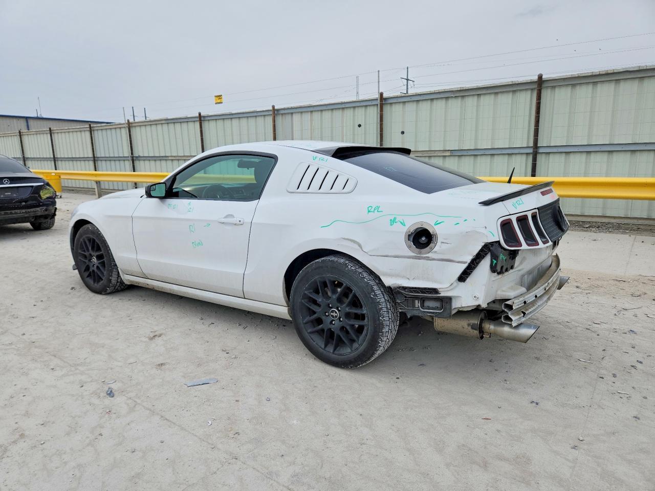 2014 Ford Mustang - zdjęcie 2