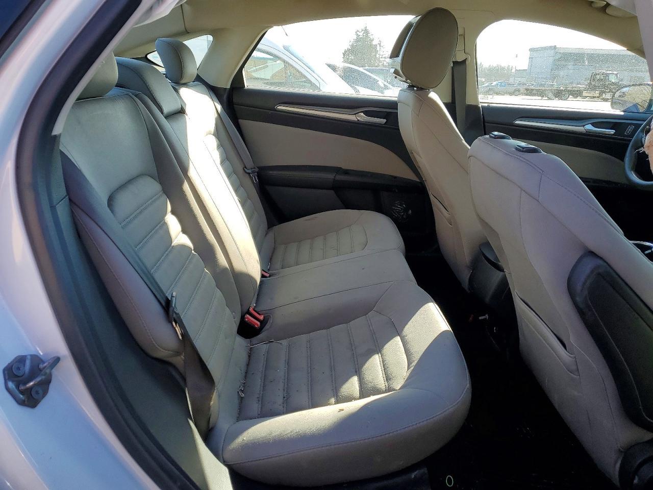 2014 Ford Fusion S - zdjęcie 10