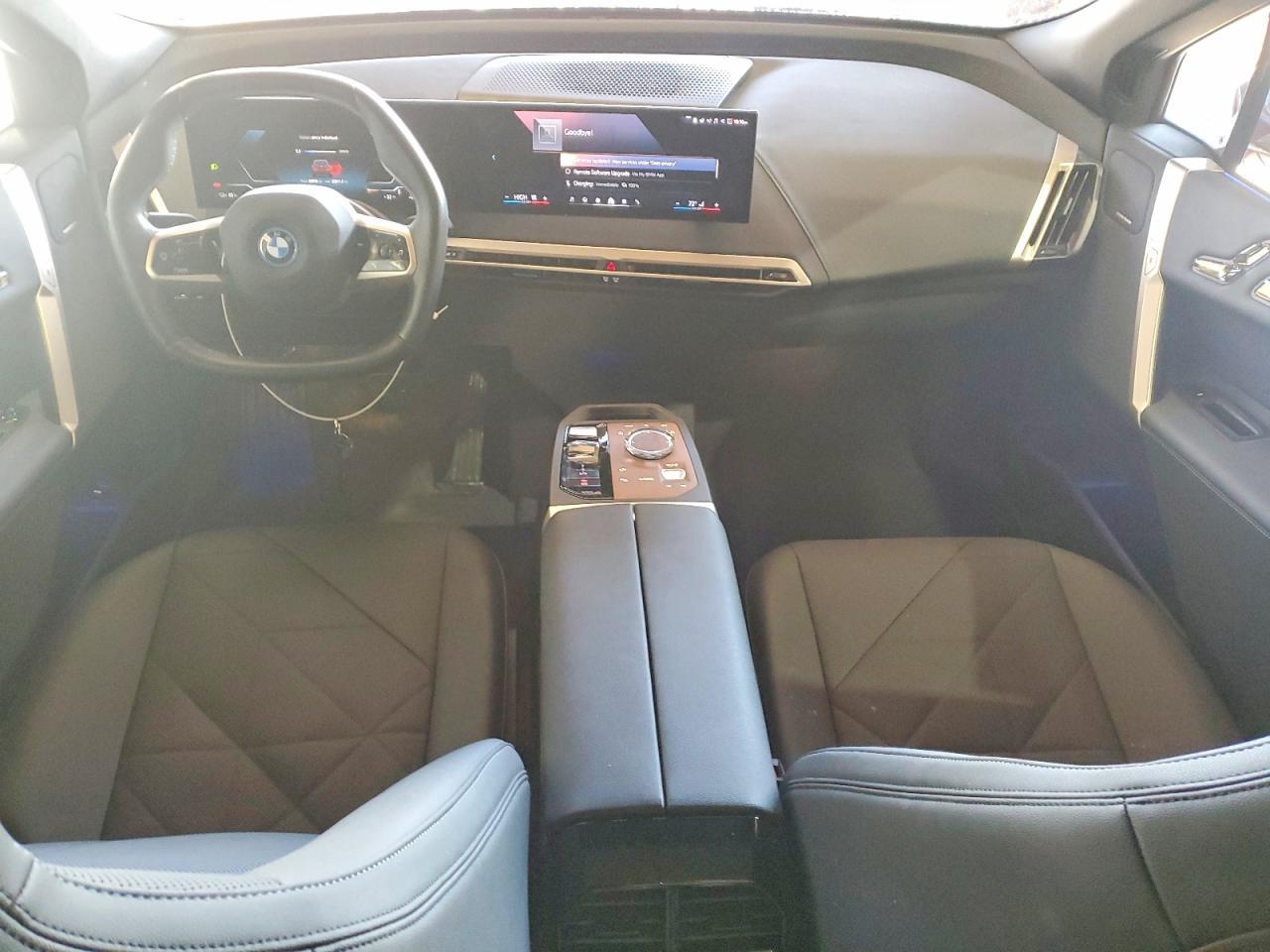 2024 BMW Ix xDrive50 - zdjęcie 8
