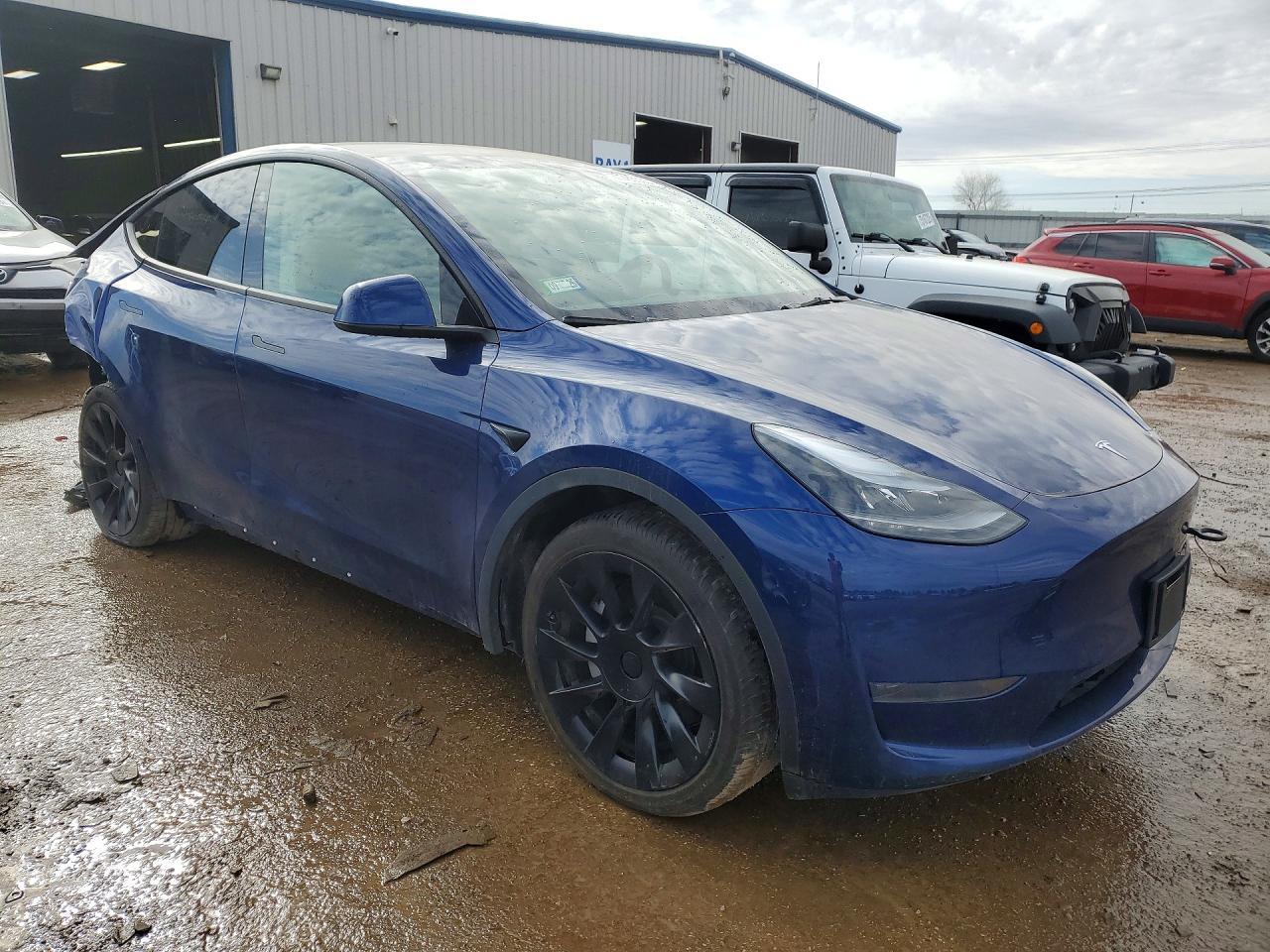 2024 Tesla Model Y - zdjęcie 4