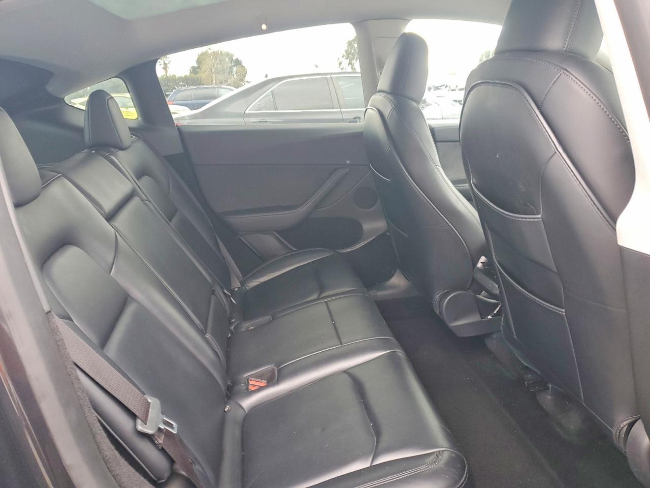 2024 Tesla Model Y - zdjęcie 11