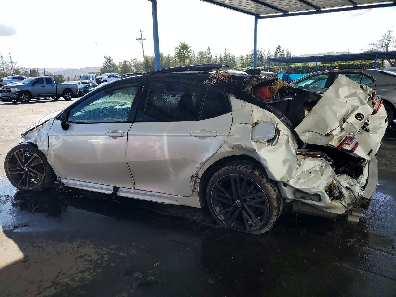 2025 Toyota Camry Xse - zdjęcie 2