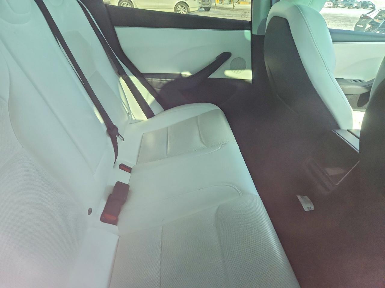 2024 Tesla Model 3 - zdjęcie 10