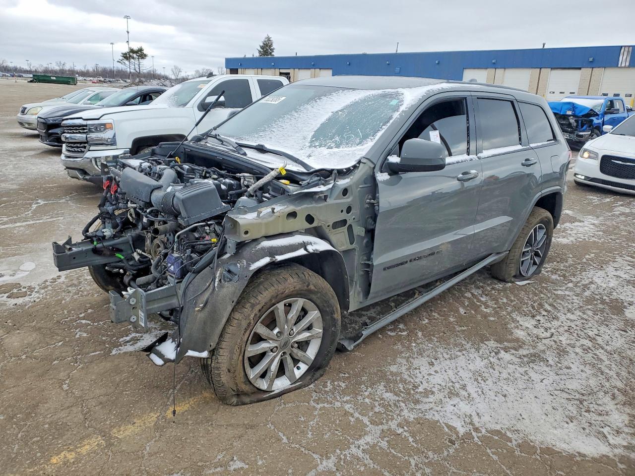 2021 Jeep Grand Cherokee Laredo - zdjęcie główne