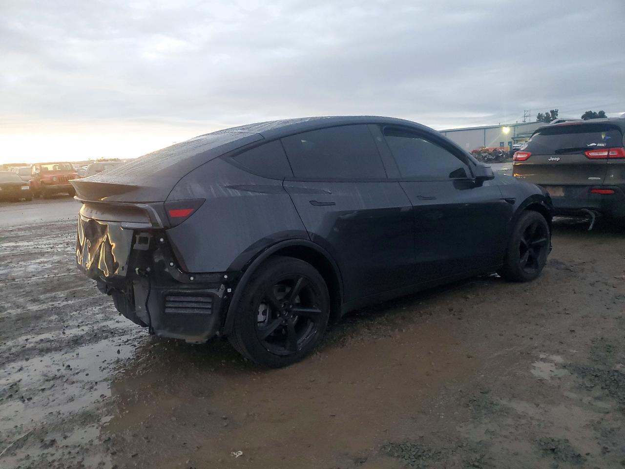 2026 Tesla Model Y - zdjęcie 3