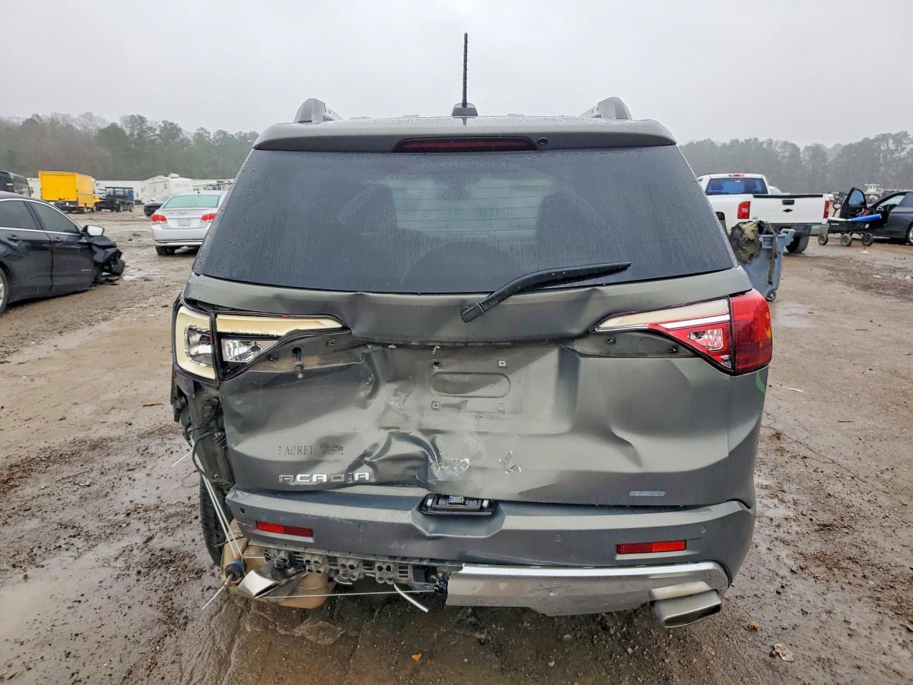 2017 GMC Acadia Denali - zdjęcie 6