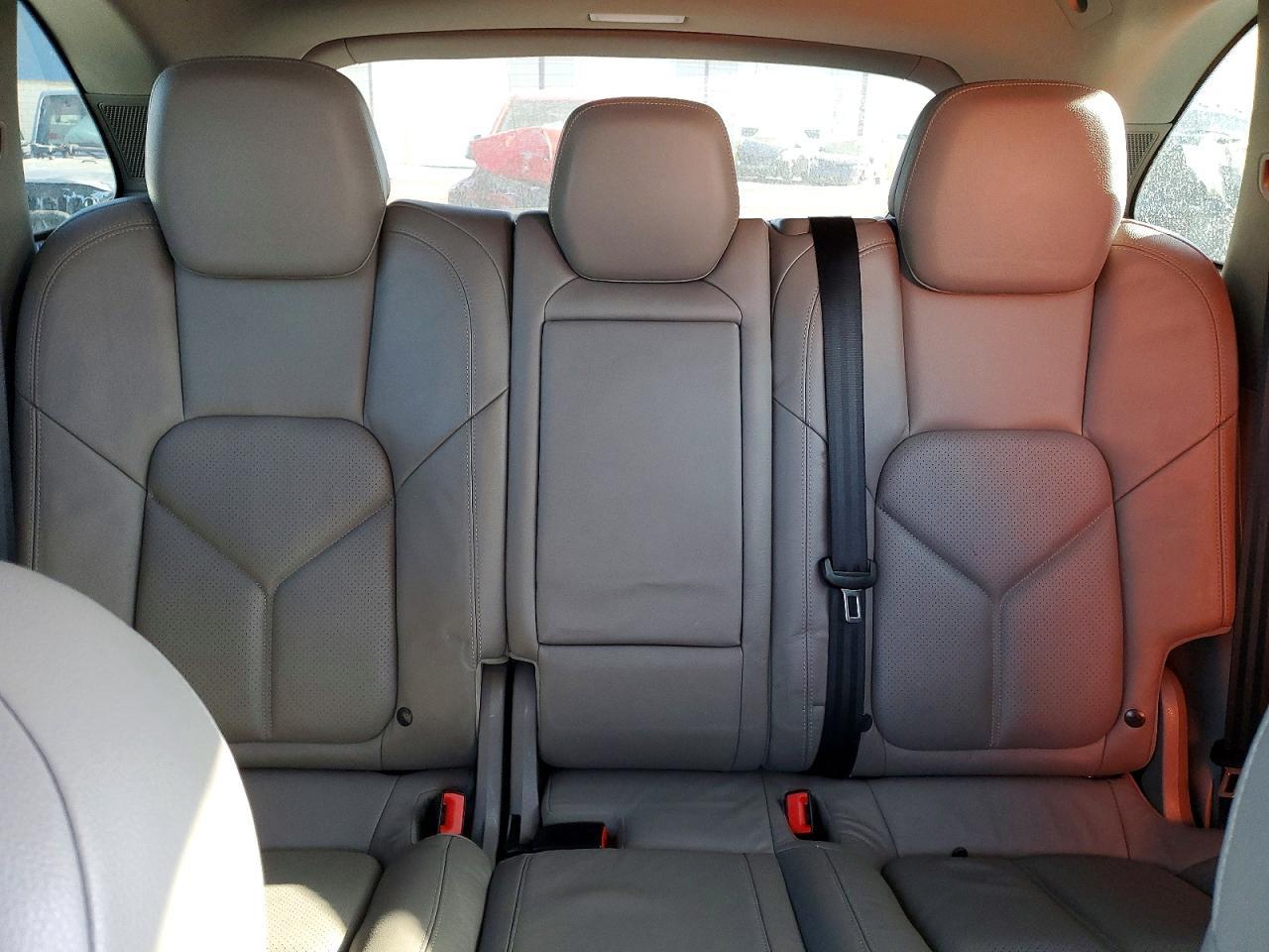 2013 Porsche Cayenne - zdjęcie 10