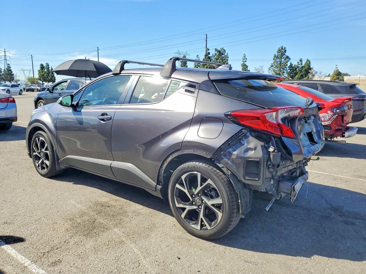 2021 Toyota C-Hr Xle - zdjęcie 2