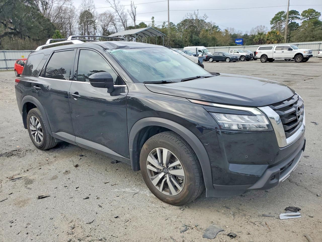 2023 Nissan Pathfinder Sl - zdjęcie 4