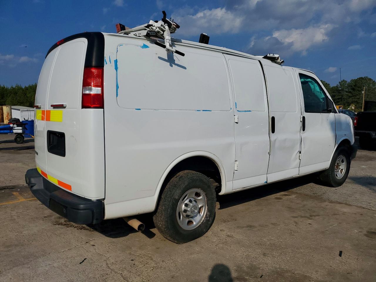 2019 Chevrolet Express G2500 - zdjęcie 3