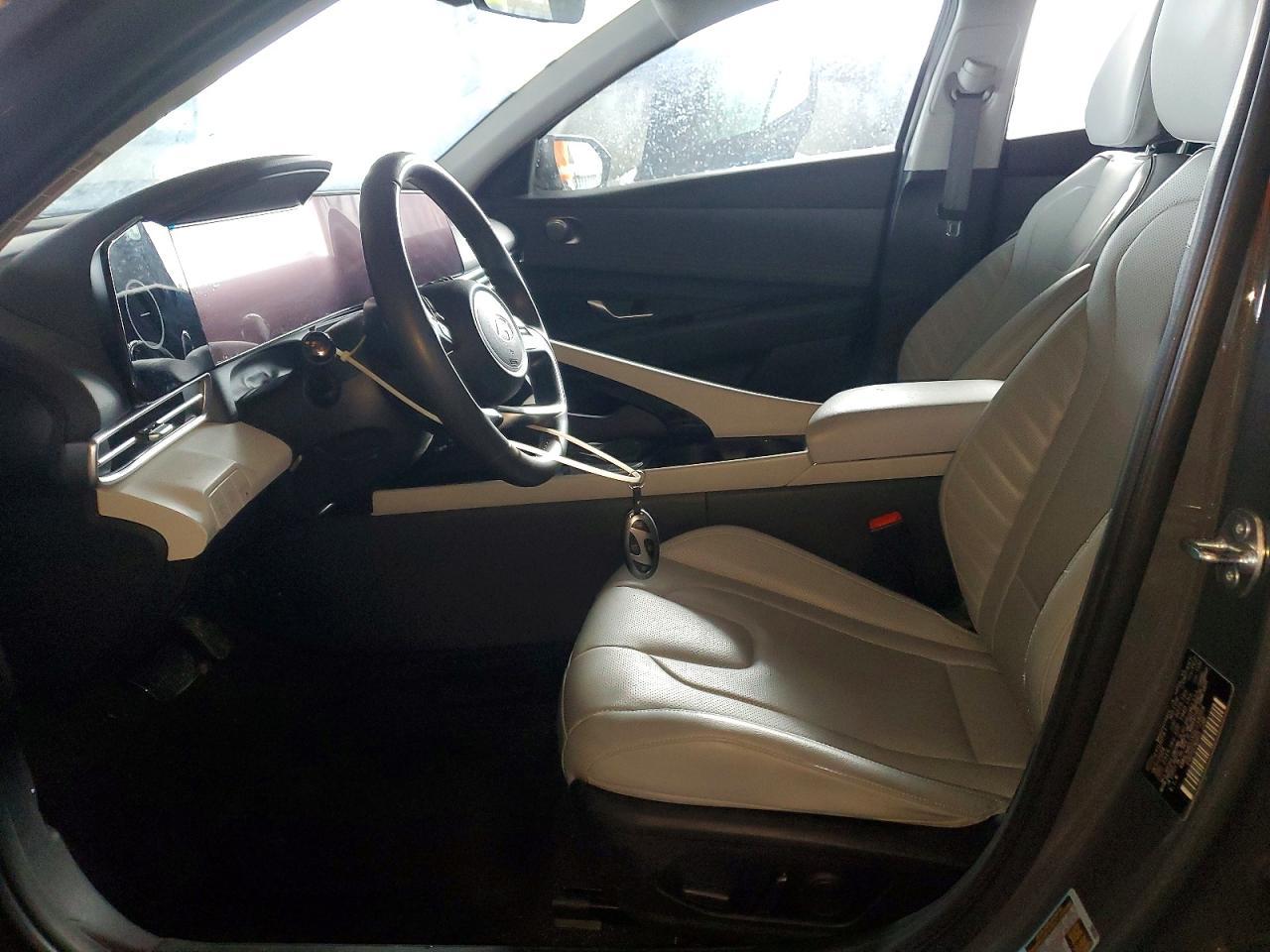 2025 Hyundai Elantra Limited - zdjęcie 7