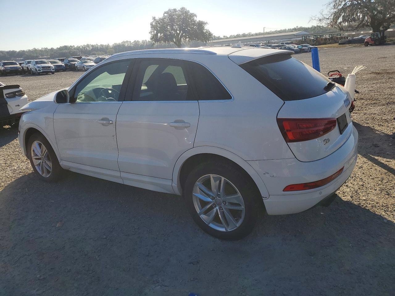 2016 Audi Q3 Premium Plus - zdjęcie 2