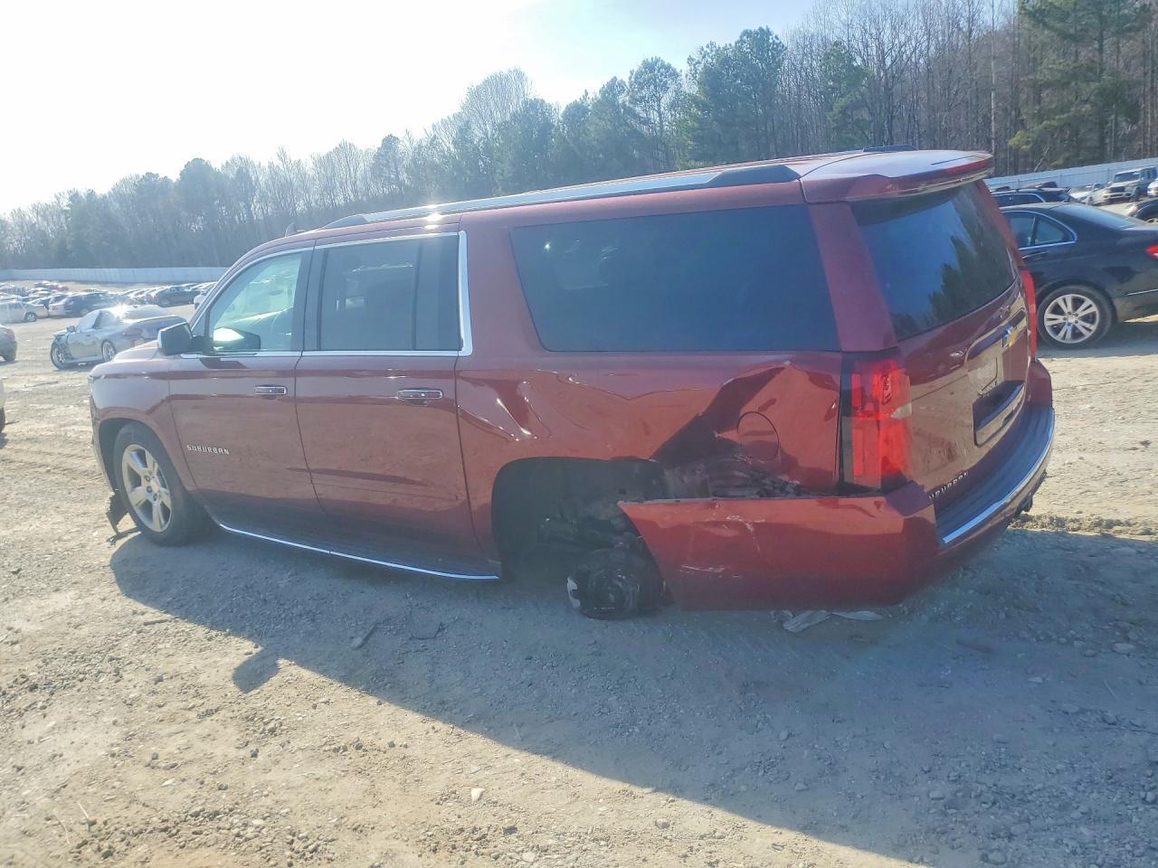 2017 Chevrolet Suburban - zdjęcie 2