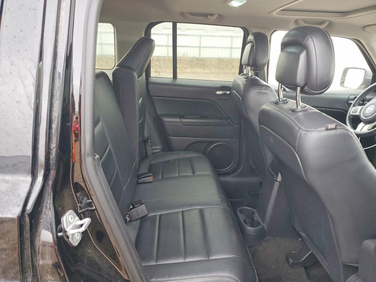 2015 Jeep Patriot Latitude - zdjęcie 11