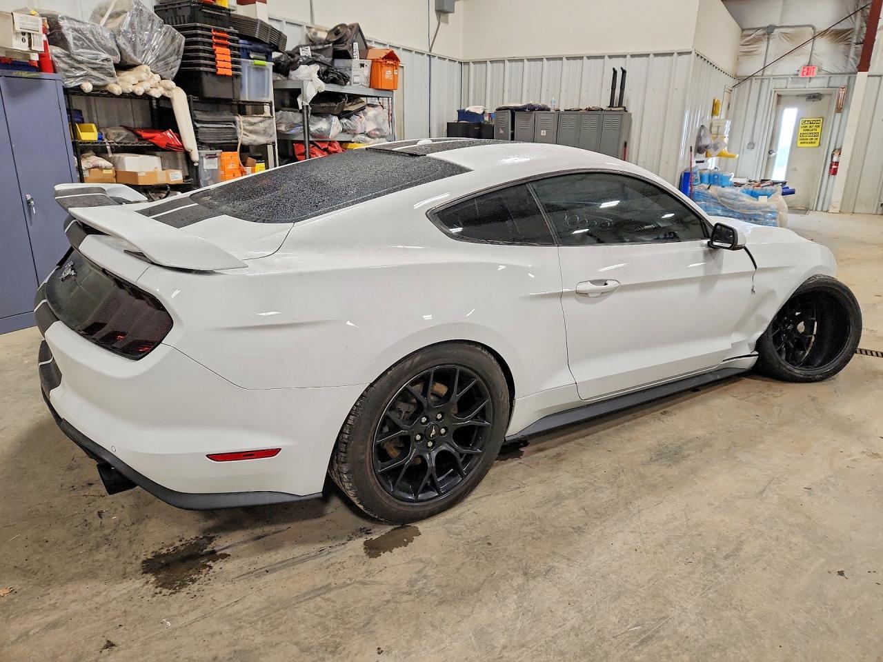 2018 Ford Mustang - zdjęcie 3