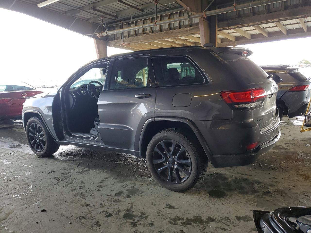 2018 Jeep Grand Cherokee Laredo - zdjęcie 2