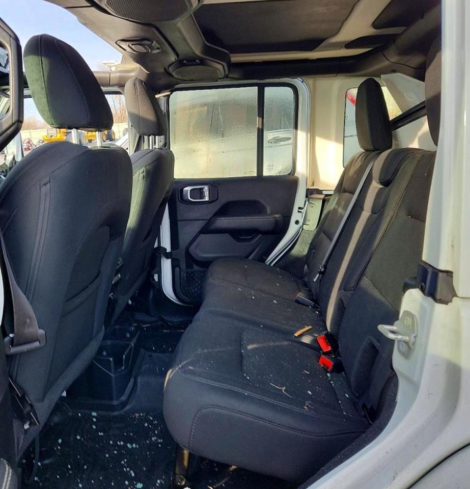 2020 Jeep Wrangler Unlimited Sahara - zdjęcie 10