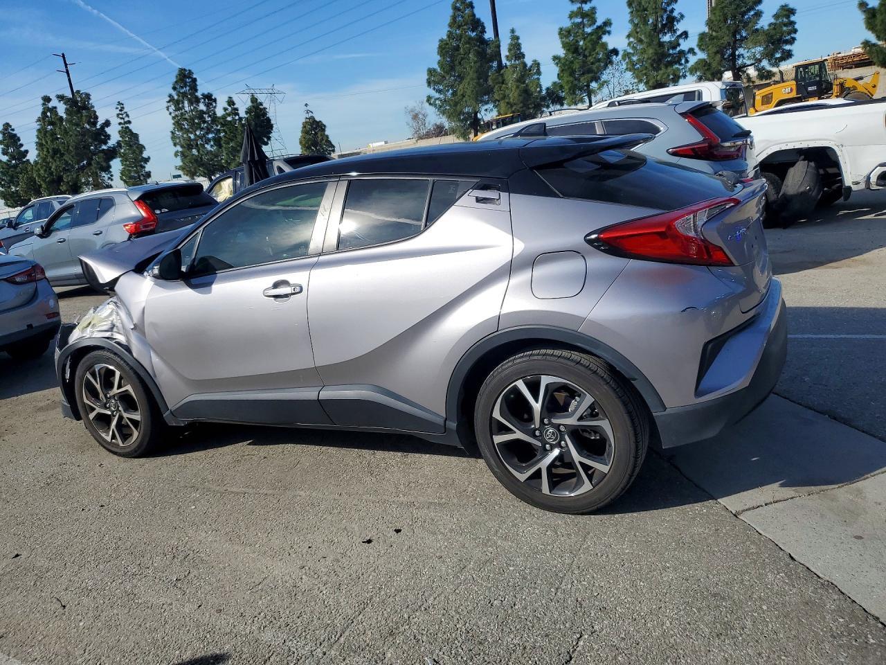 2019 Toyota C-Hr Xle - zdjęcie 2