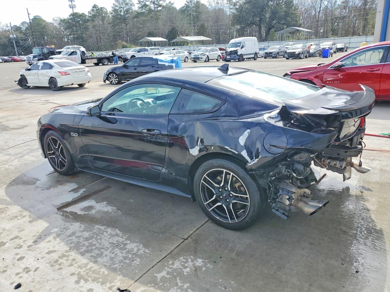 2021 Ford Mustang Gt - zdjęcie 2