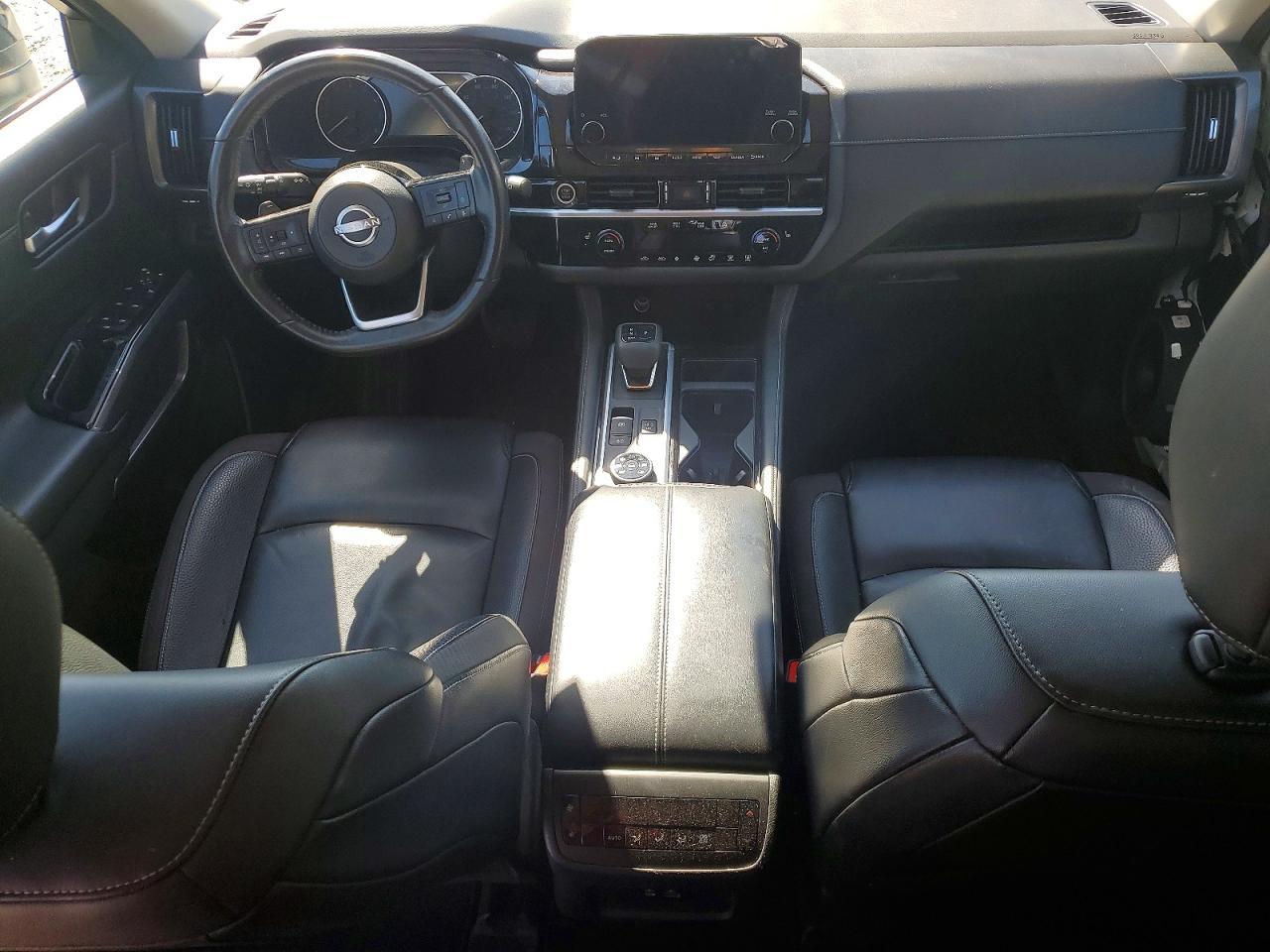 2022 Nissan Pathfinder Sl - zdjęcie 8
