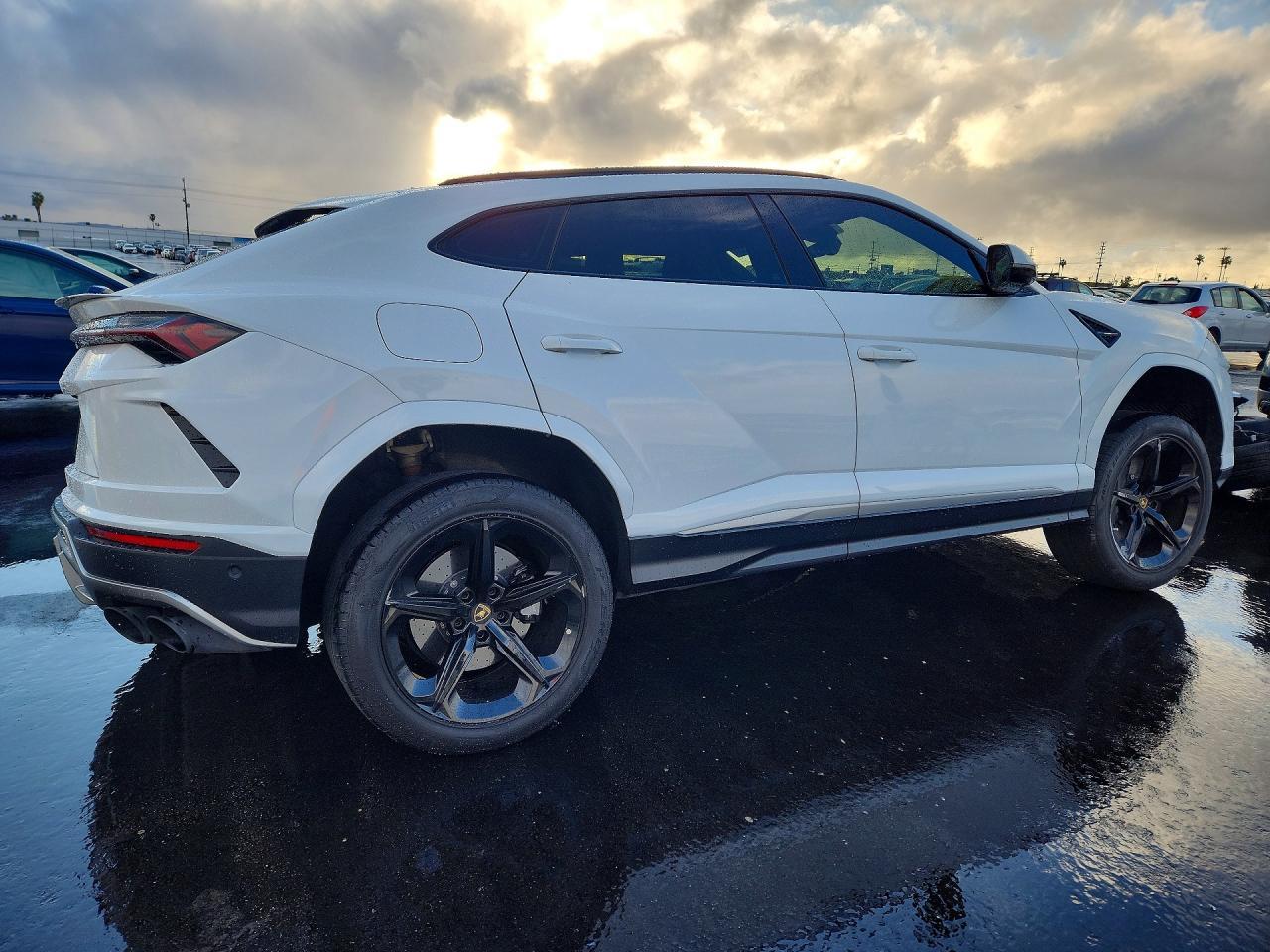 2021 Lamborghini Urus - zdjęcie 3