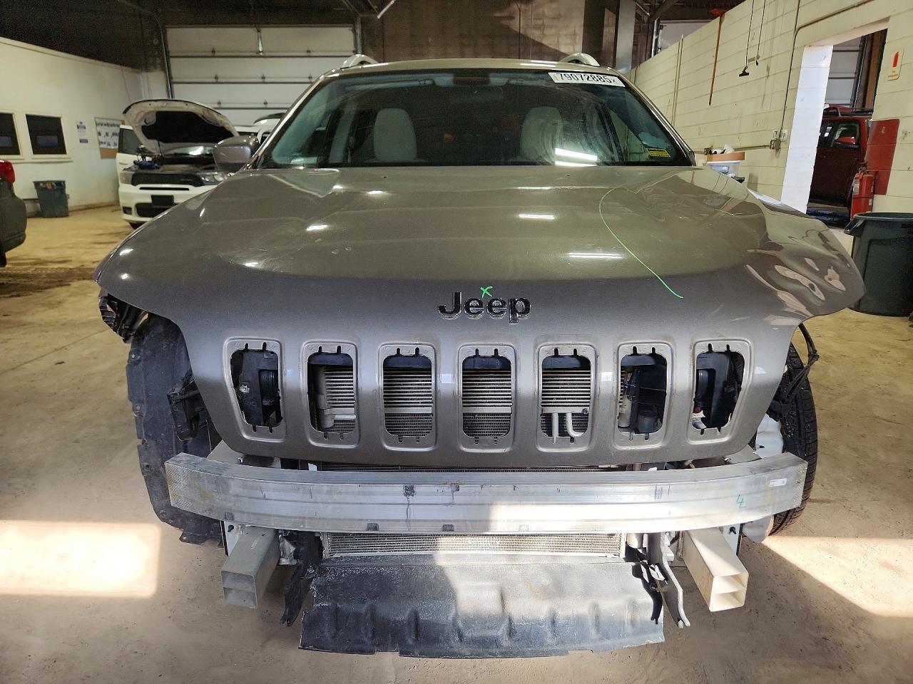 2020 Jeep Cherokee Latitude - zdjęcie 5