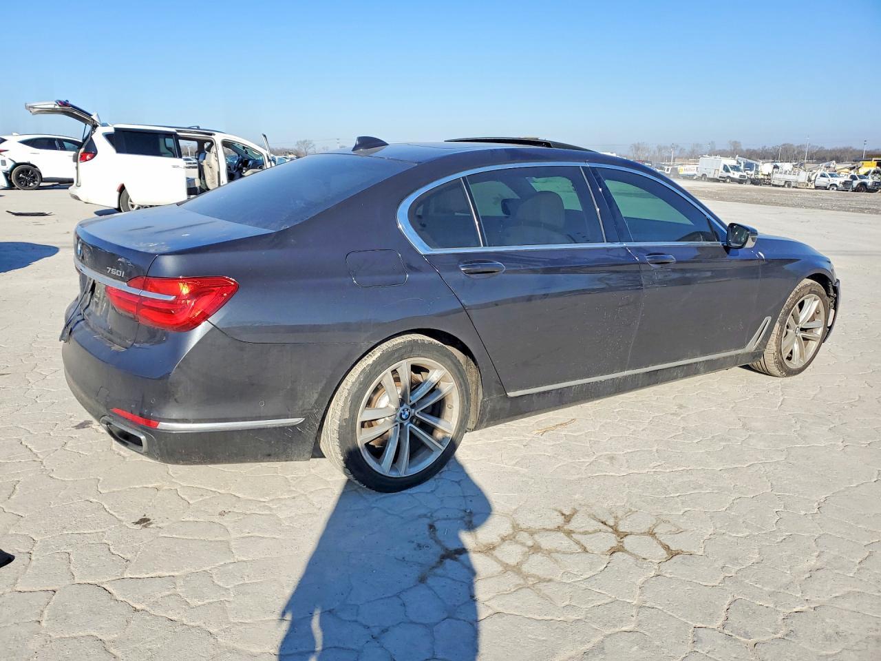 2016 BMW Seria 7 750i - zdjęcie 3