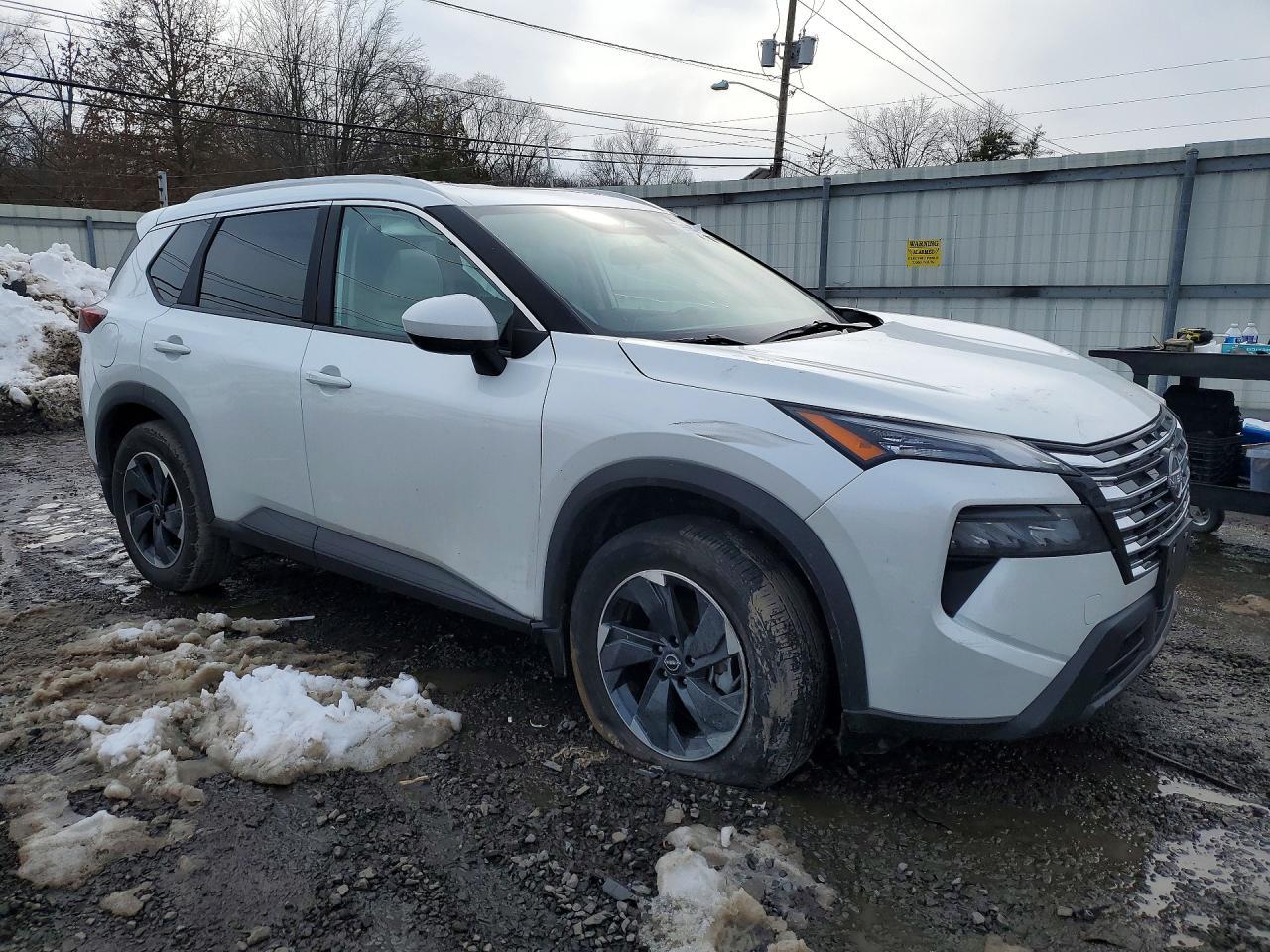 2024 Nissan Rogue Sv - zdjęcie 4