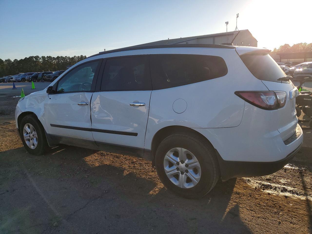 2016 Chevrolet Traverse Ls - zdjęcie 2
