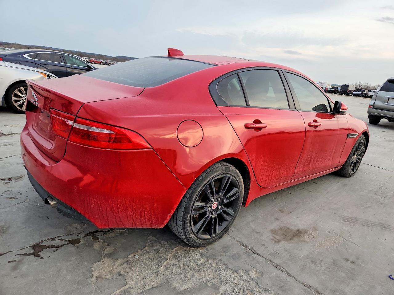2018 Jaguar Xe Prestige 2Wd 25T 4C 4D Sedan - zdjęcie 3