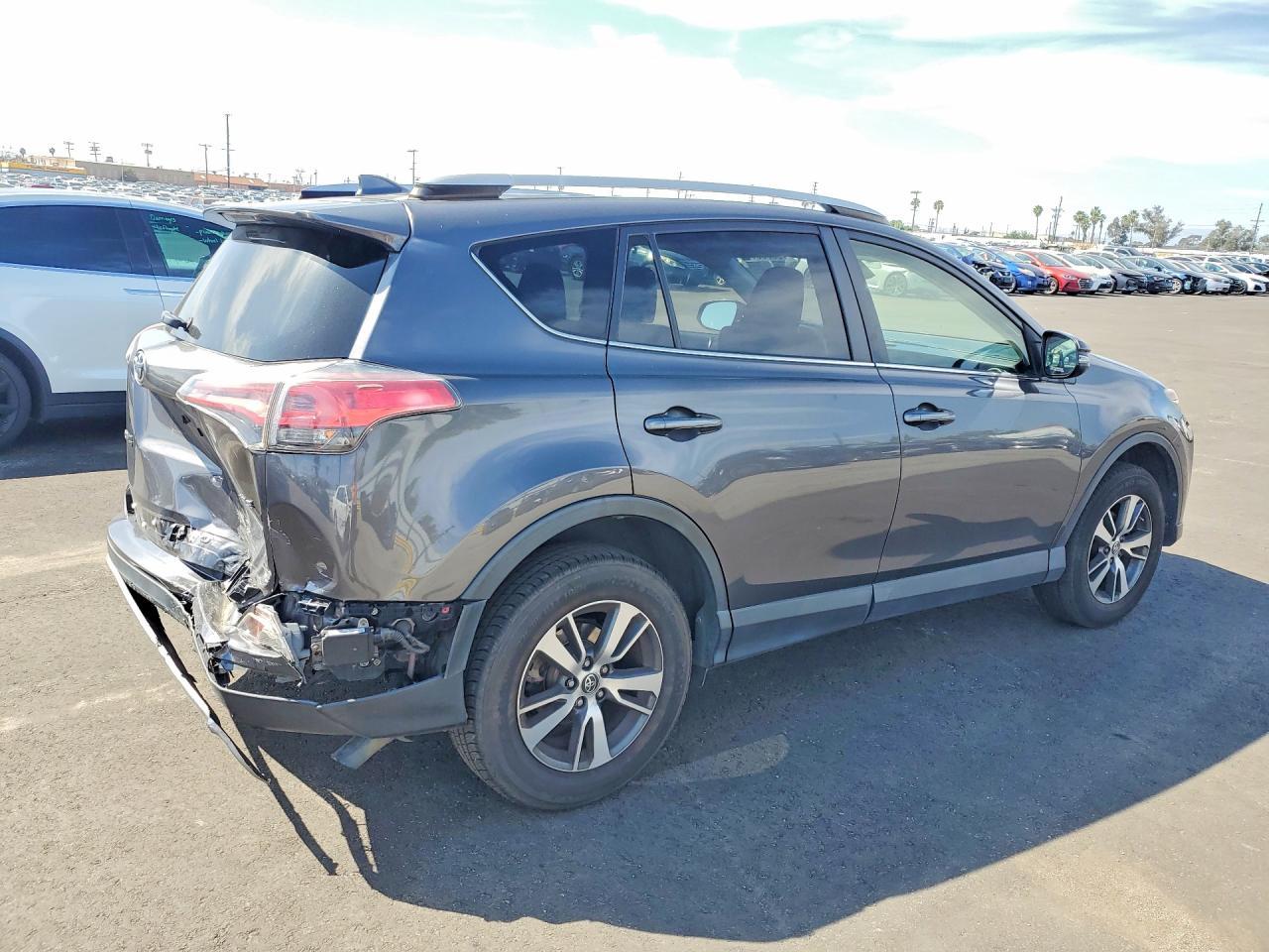 2018 Toyota Rav4 Adventure - zdjęcie 3