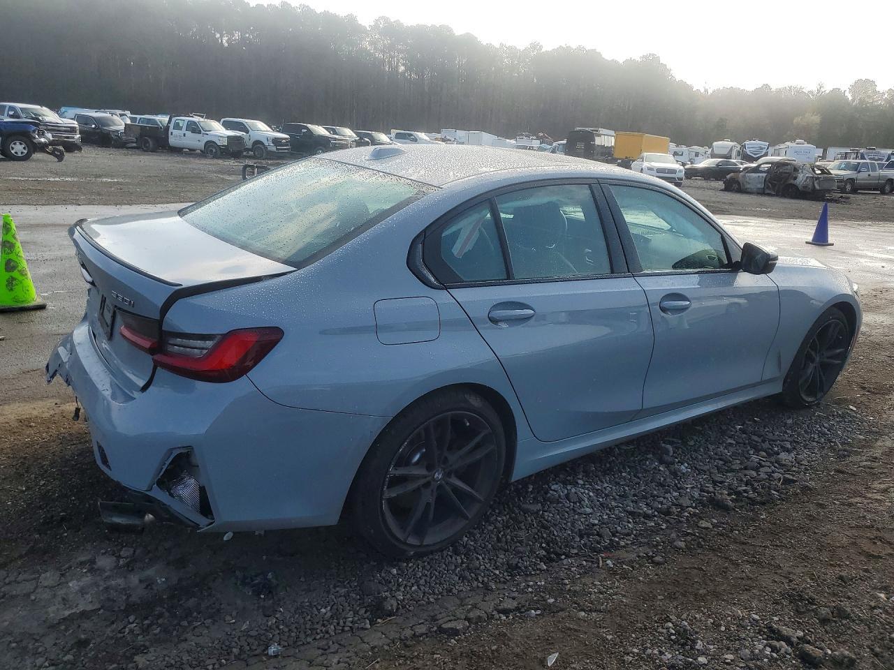 2024 BMW 330I - zdjęcie 3