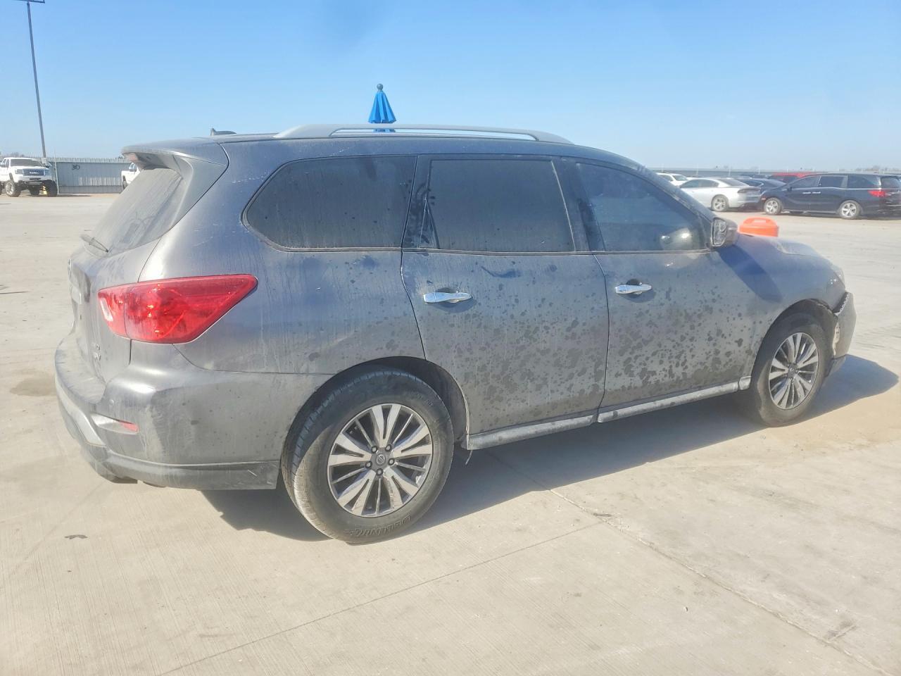 2018 Nissan Pathfinder S - zdjęcie 3