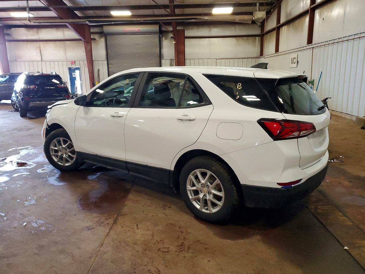 2022 Chevrolet Equinox Ls - zdjęcie 2