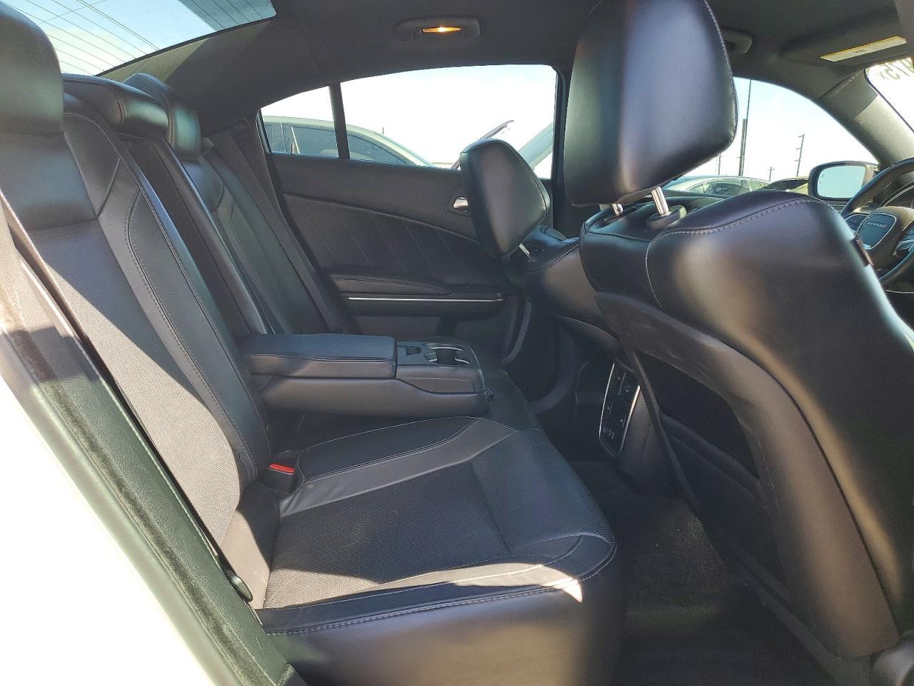 2015 Dodge Charger R/T - zdjęcie 10