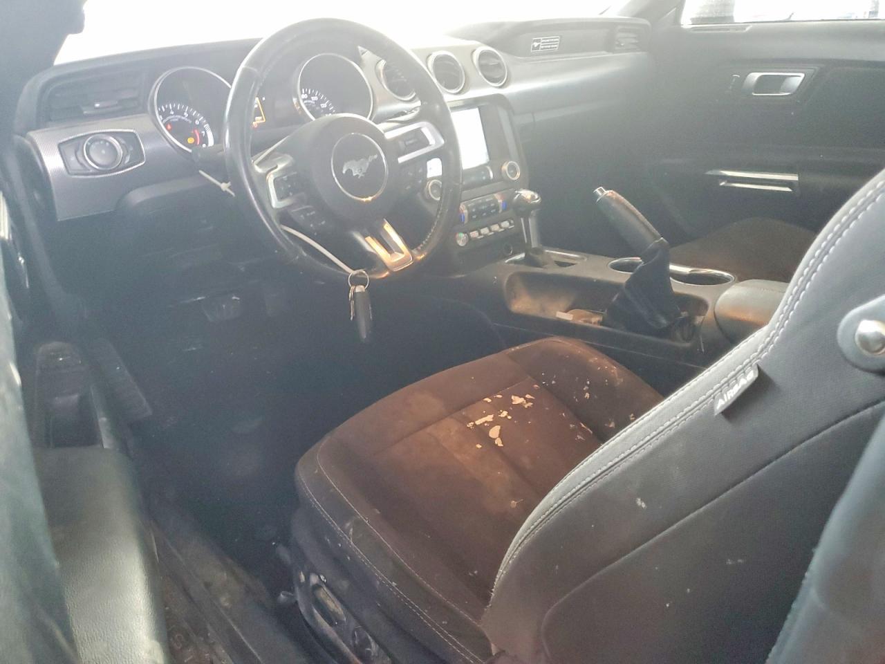 2020 Ford Mustang - zdjęcie 8