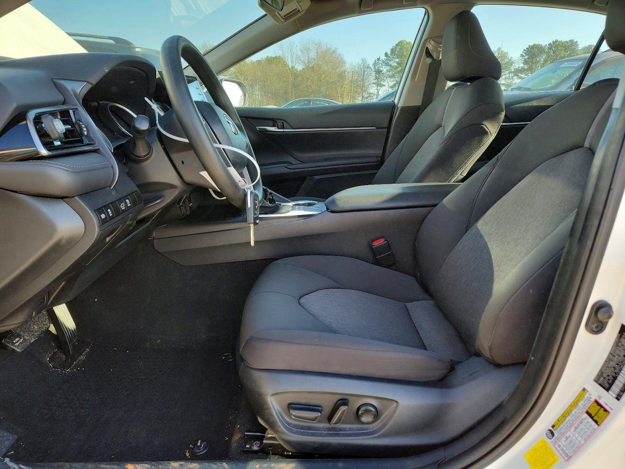 2022 Toyota Camry Le - zdjęcie 7