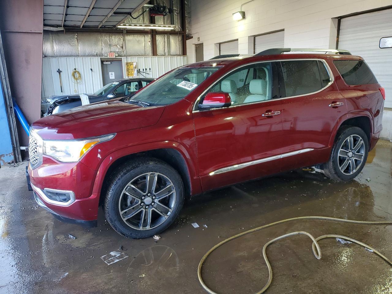 2017 GMC Acadia Denali - zdjęcie główne