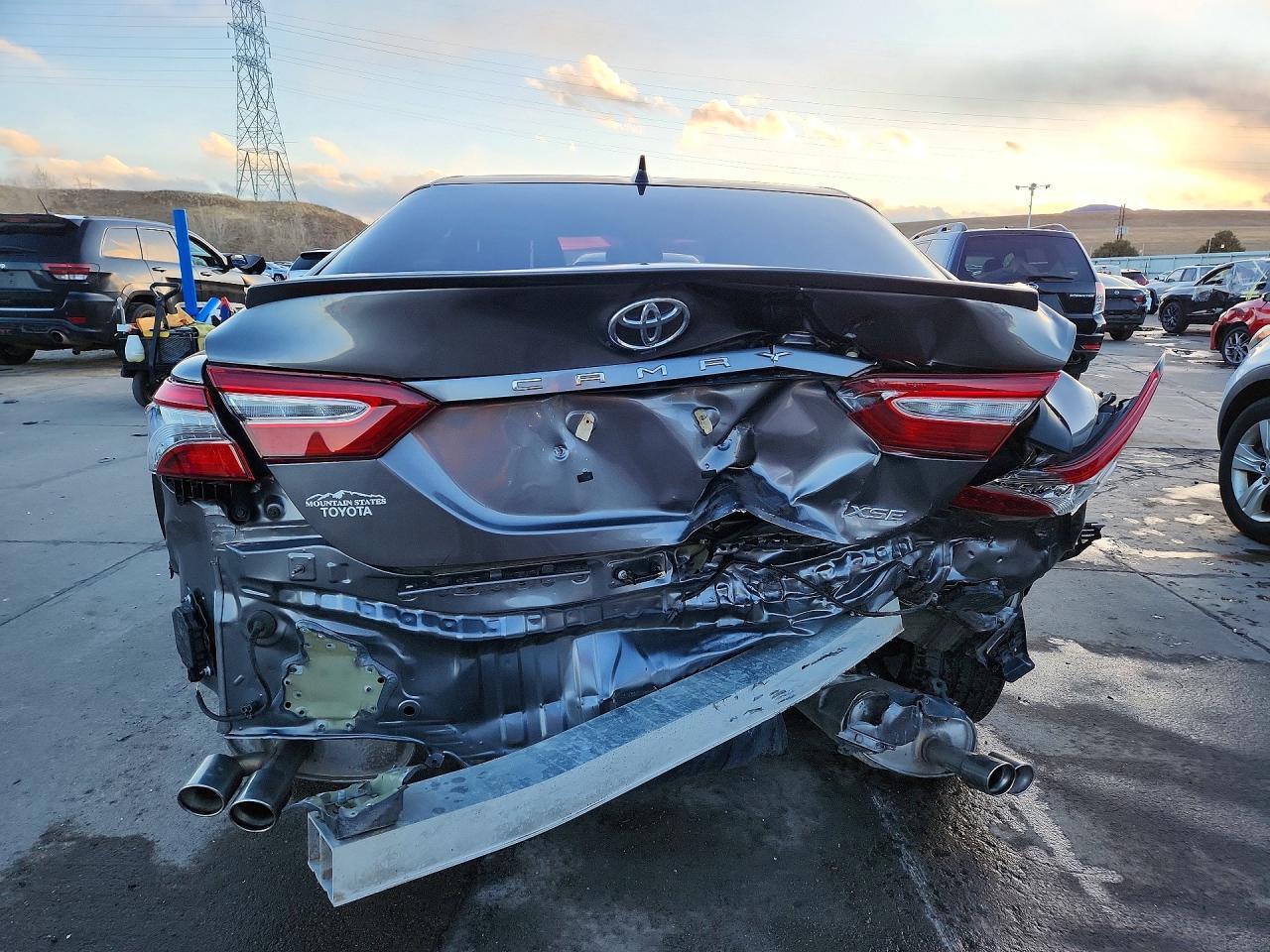 2019 Toyota Camry Xse - zdjęcie 6