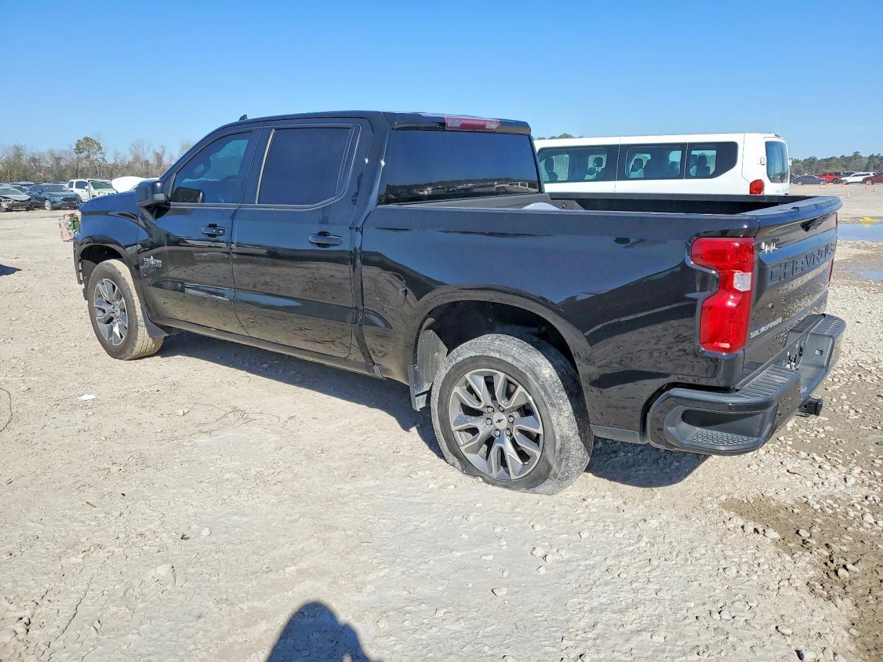2021 Chevrolet Silverado C1500 Rst - zdjęcie 2