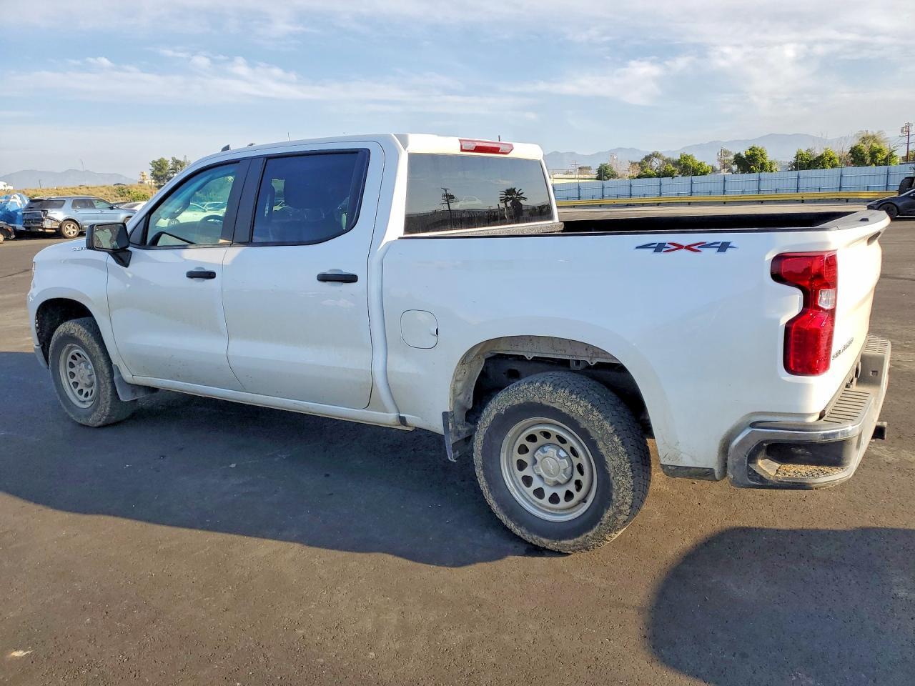 2025 Chevrolet Silverado K1500 - zdjęcie 2