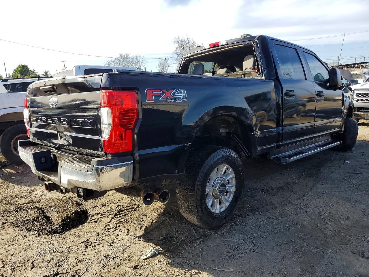 2021 Ford F250 Super Duty - zdjęcie 3