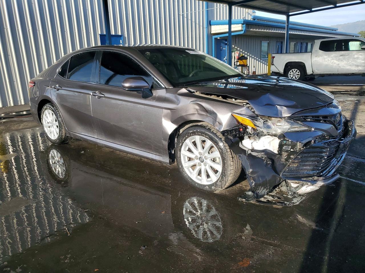 2018 Toyota Camry Le - zdjęcie 4