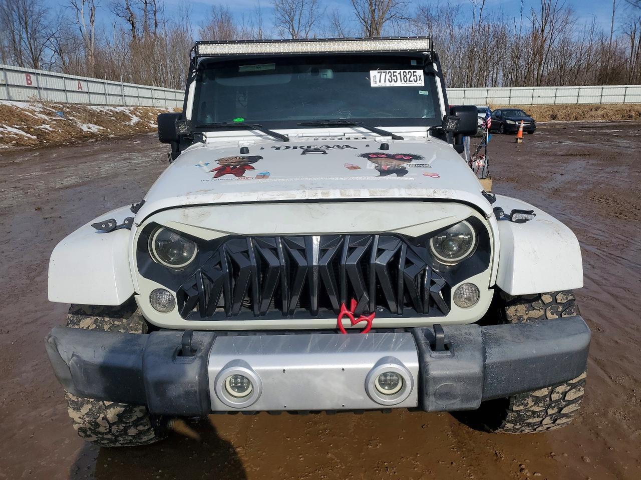 2014 Jeep Wrangler Unlimited Sahara - zdjęcie 5