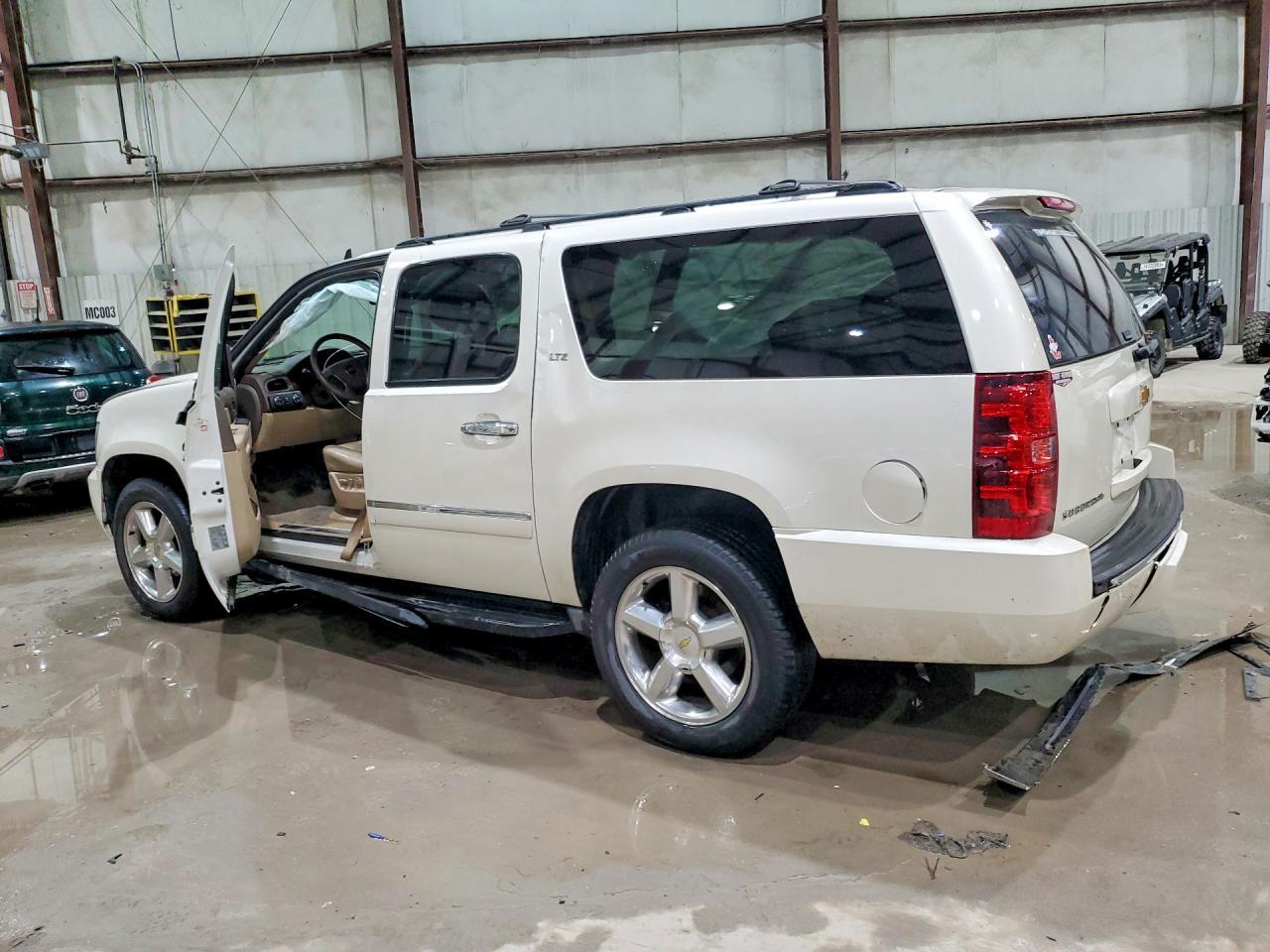 2014 Chevrolet Suburban K1500 Ltz - zdjęcie 2