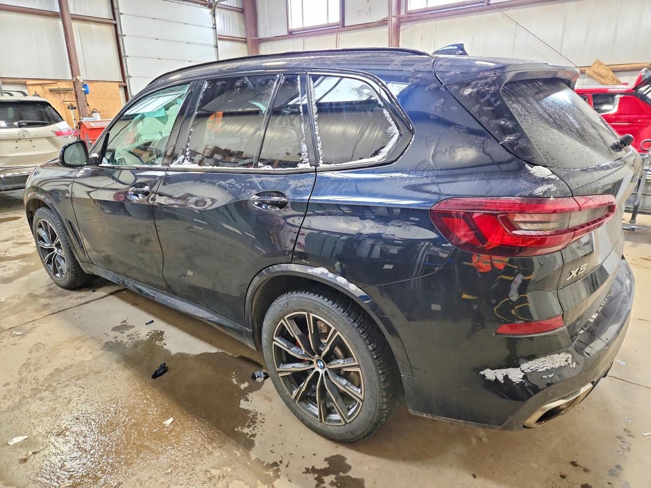 2021 BMW X5 xDrive40I - zdjęcie 2
