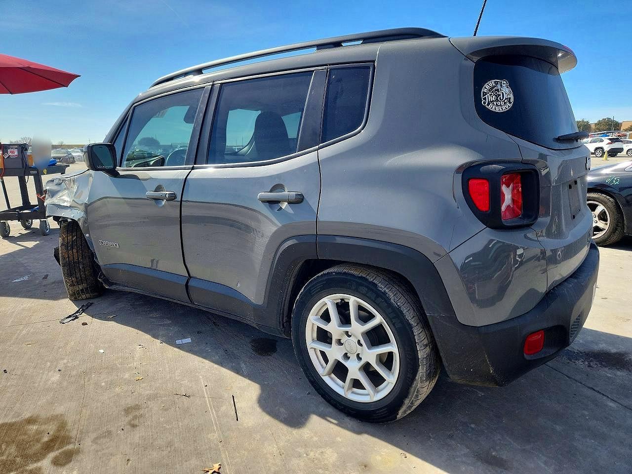 2020 Jeep Renegade Latitude - zdjęcie 2