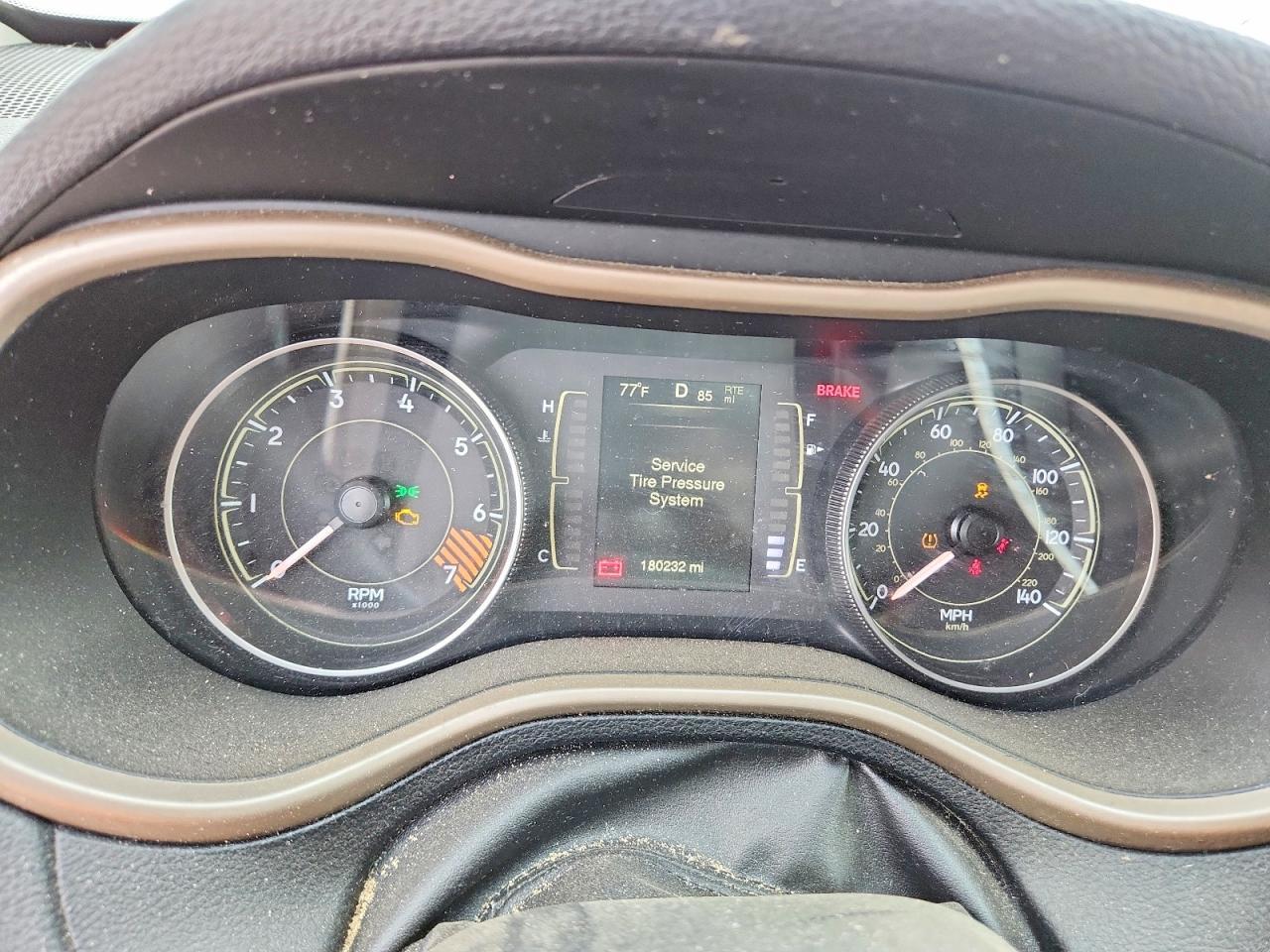 2014 Jeep Cherokee Sport - zdjęcie 9