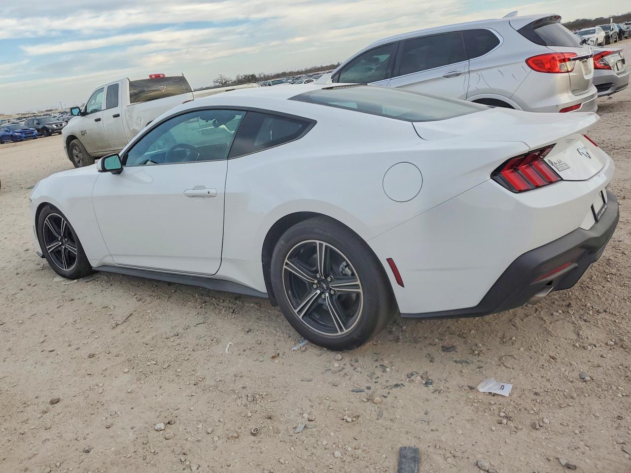 2025 Ford Mustang - zdjęcie 2